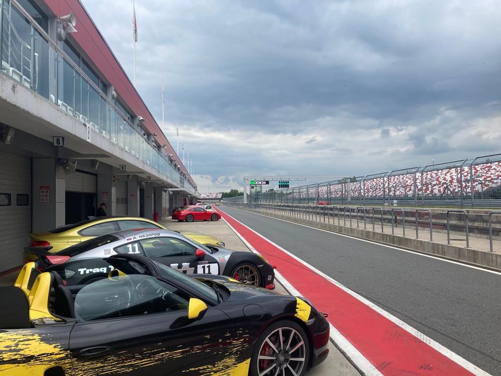 Moscow Raceway · pit lane